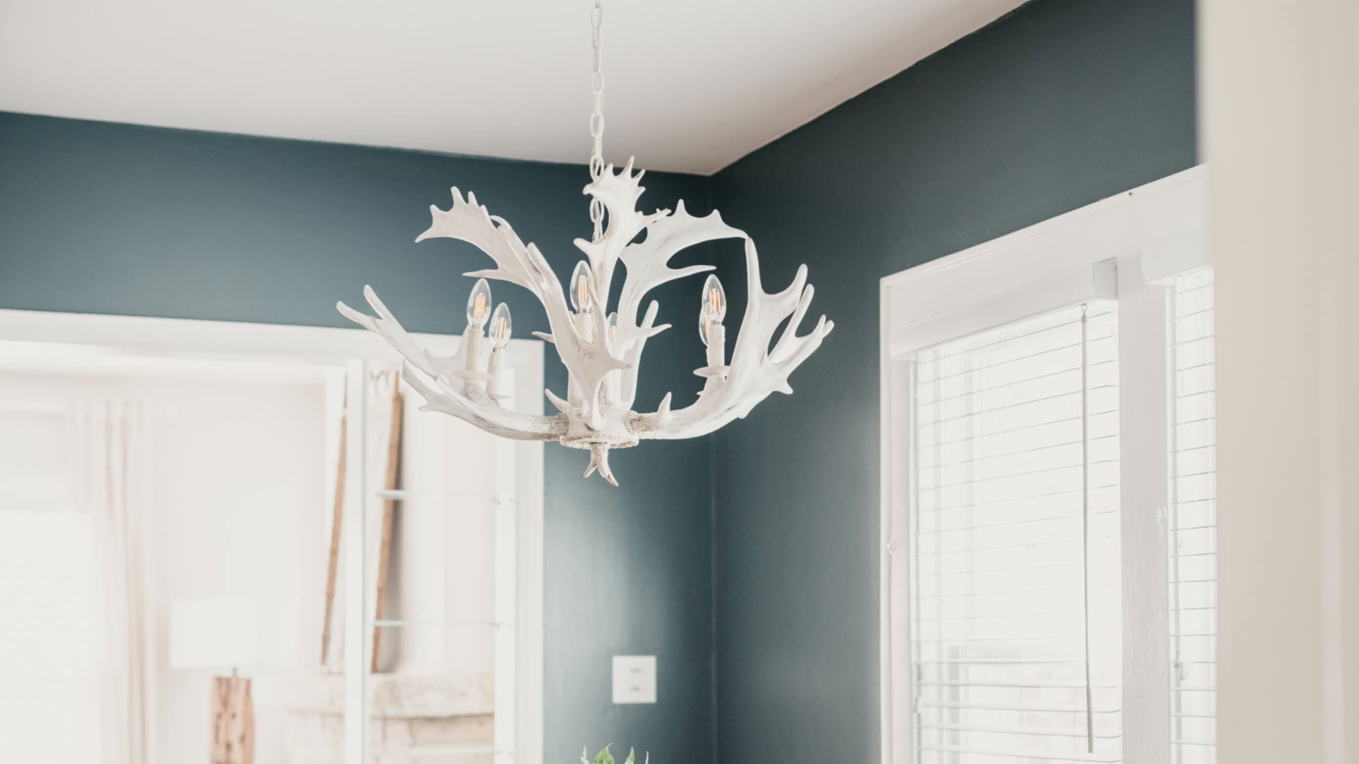 How to Find the Right Chandelier Size for Your Room